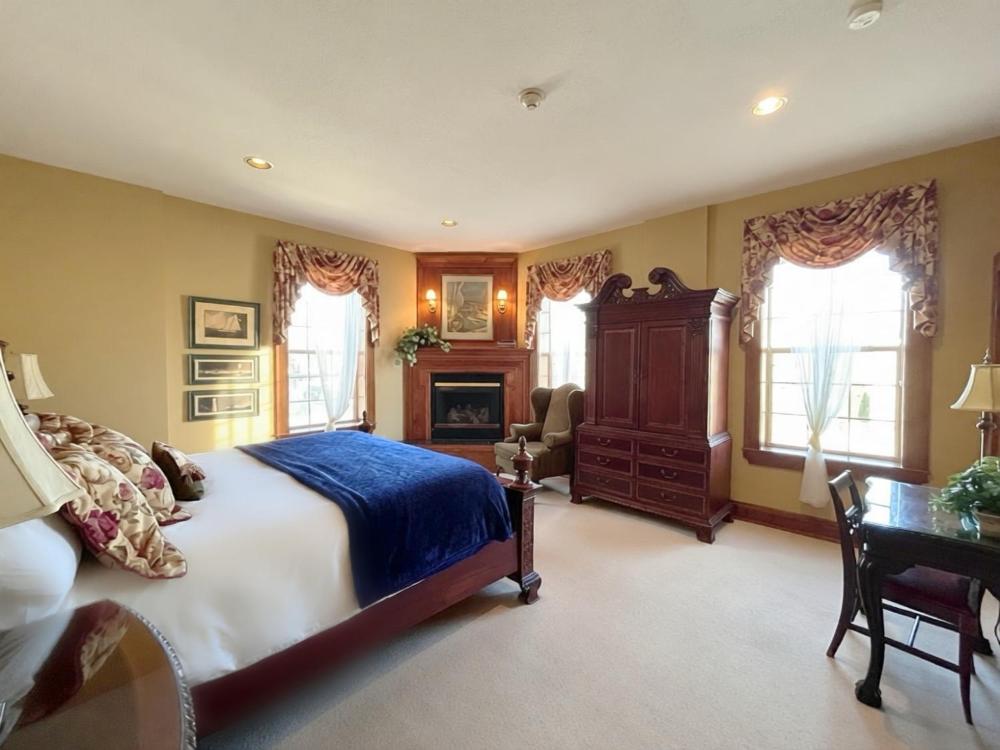 King Room with Spa Bath interior